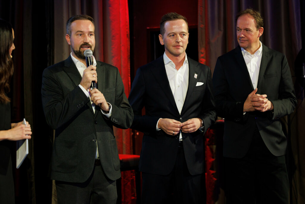 Salzburgs Landeshauptmann-Stv. Stefan Schnöll mit Alois Hasenauer und Carl Philip von Maldeghem.