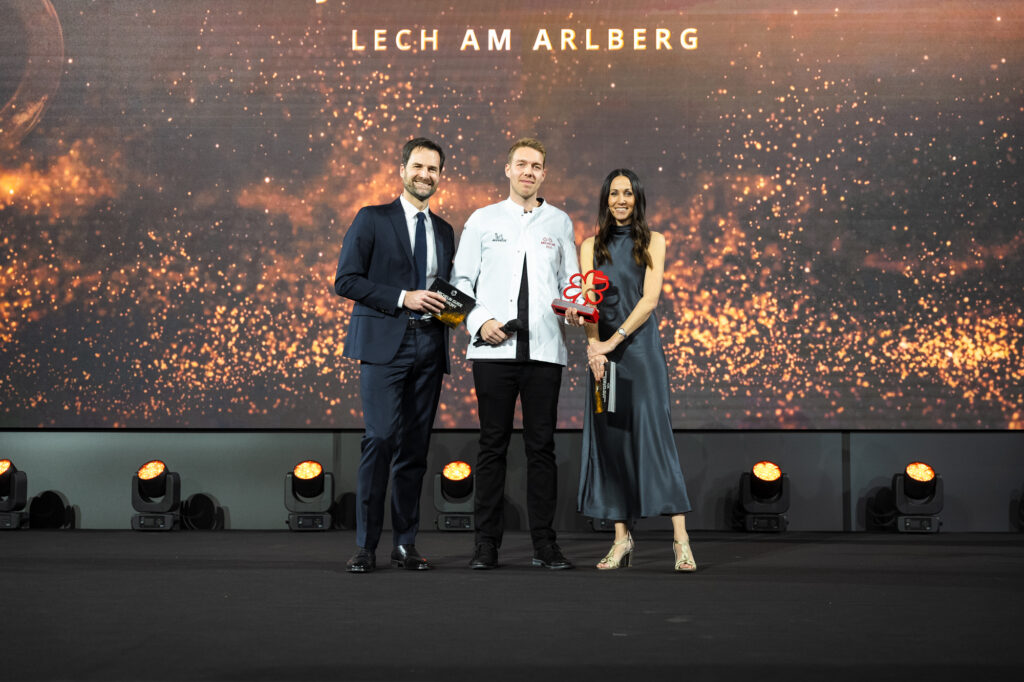 Julian Stieger, Küchenchef des Rote Wand Chef’s Table in Lech, wurde mit zwei Michelin-Sternen und dem Young Chef Award ausgezeichnet.