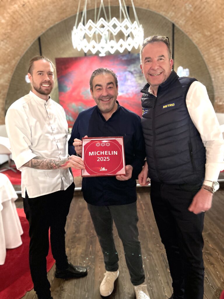 Juan Amador mit seinem Head Chef David Fleckinger und Thierry Guillon-Verne.